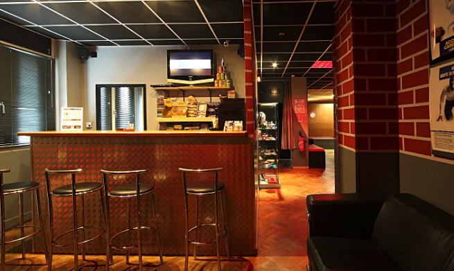 ANTRACTE – LE COMPLEX